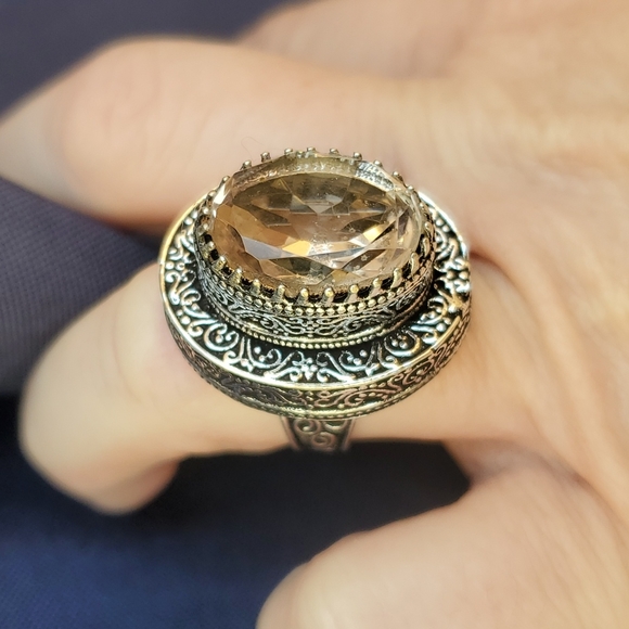 New Morganite Silver Statement Ring. - Picture 16 of 16